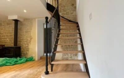 FABRICATION ET POSE D'UN ESCALIER DE CARACTÈRE DANS LE COTENTIN